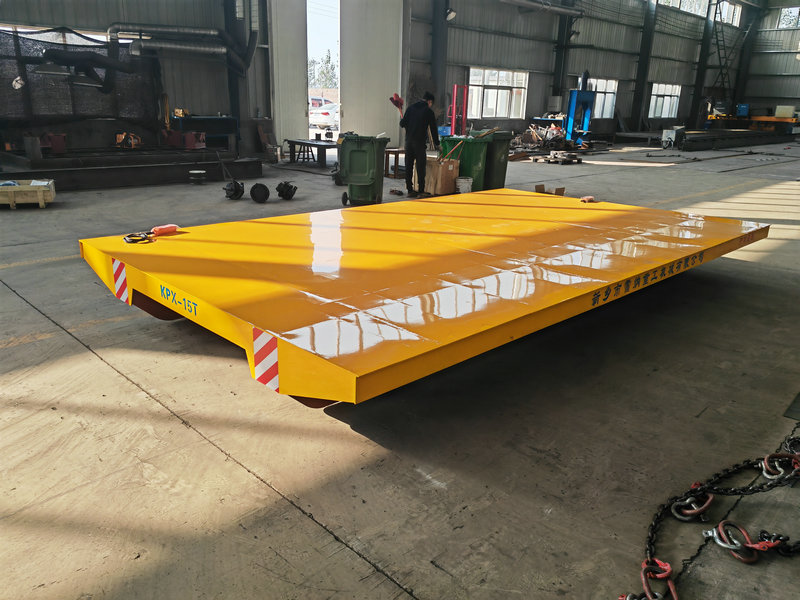 Mobiler Roboterbahntransport für Fertigungsanlagen