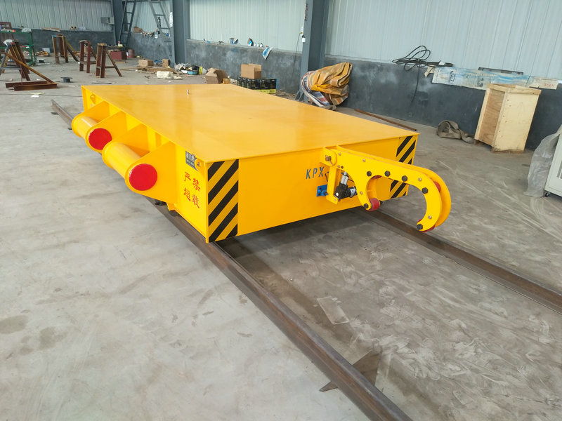 32 Tonnen Trolley mit Traktor verbunden